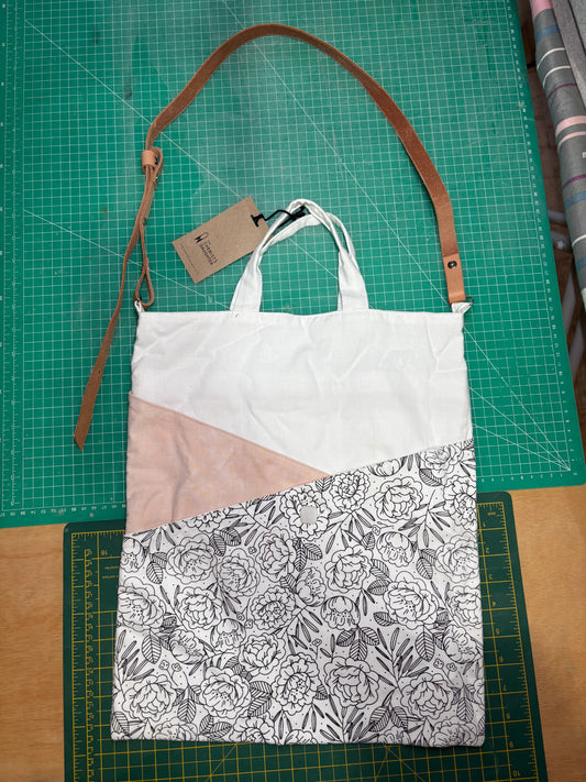 Multi pocket tote bag