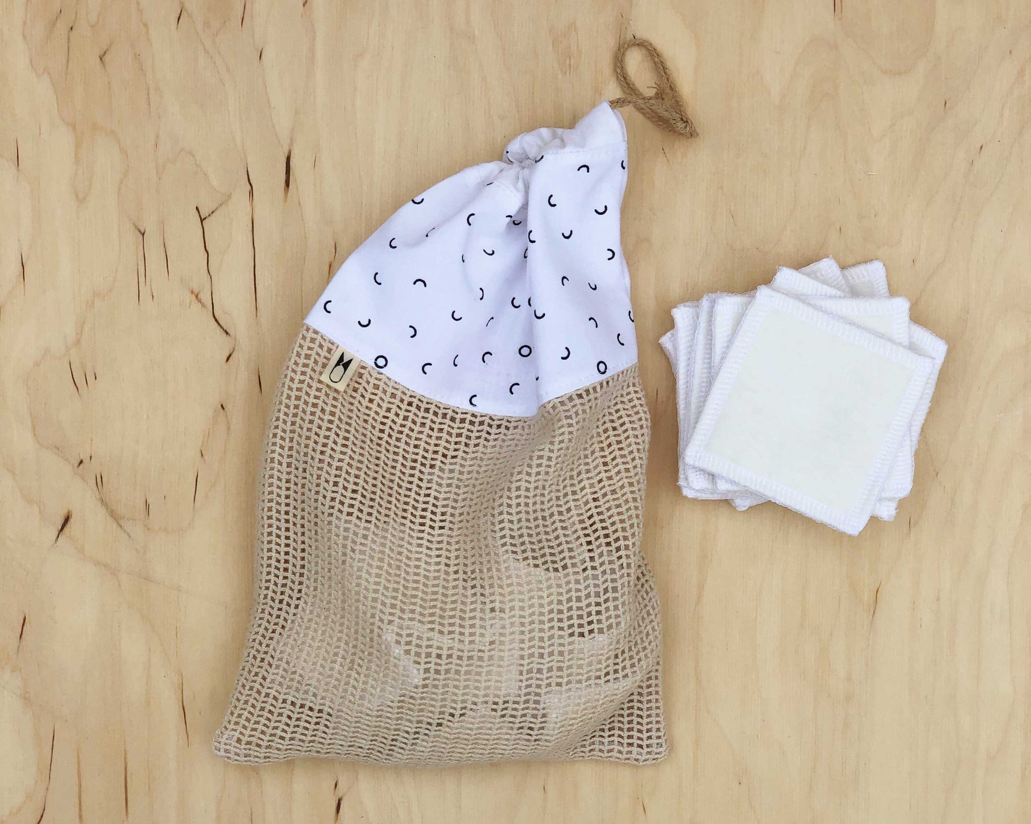 BUNDLE - 20 Wipes + Wash Bag